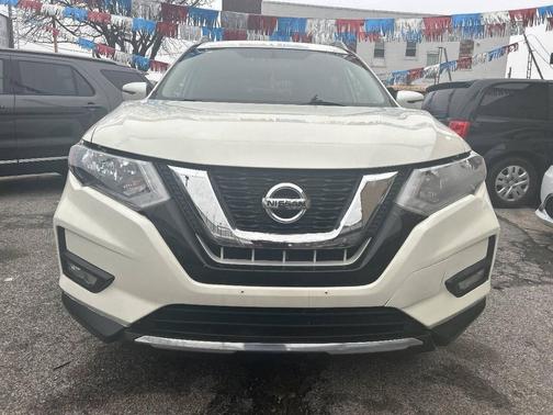 Pearl White 2017 Nissan Rogue SV