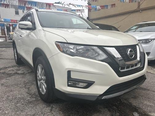 Pearl White 2017 Nissan Rogue SV