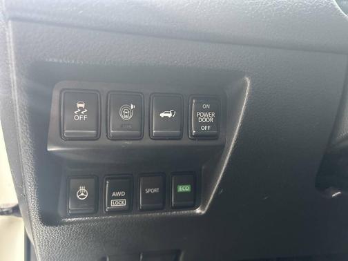 Pearl White 2017 Nissan Rogue SV