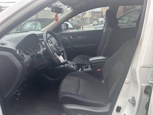 Pearl White 2017 Nissan Rogue SV