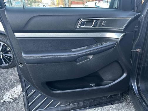 Blue Jeans 2017 Ford Explorer XLT