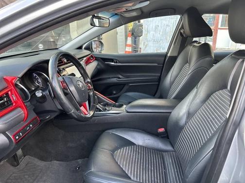 Celestial Silver Metallic 2018 Toyota Camry SE