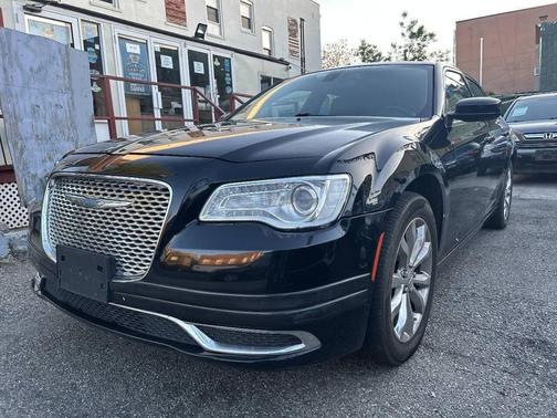 Gloss Black 2018 Chrysler 300 Touring