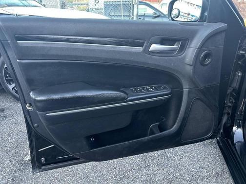 Gloss Black 2018 Chrysler 300 Touring