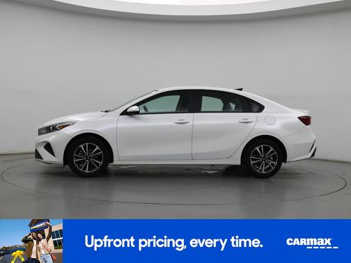 White 2024 Kia Forte LXS