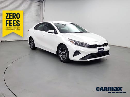 White 2023 Kia Forte LXS