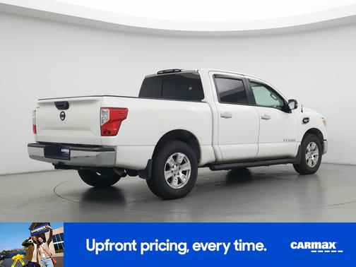 2017 Nissan Titan SV