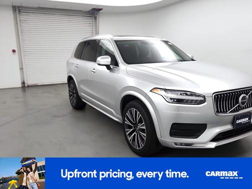 2022 Volvo XC90 T5 Momentum