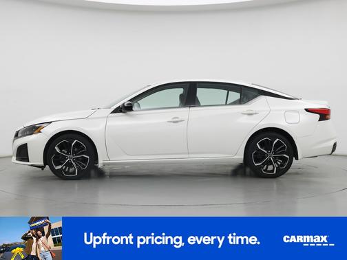 White 2023 Nissan Altima SR