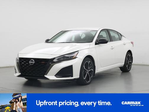 White 2023 Nissan Altima SR