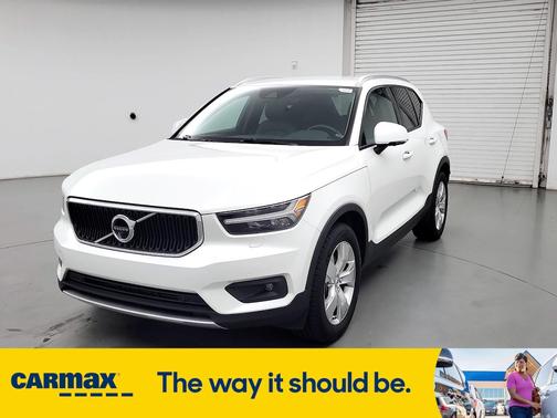 2022 Volvo XC40 T5 Momentum