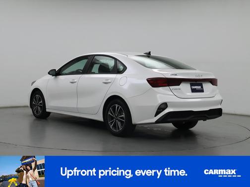 White 2024 Kia Forte LXS