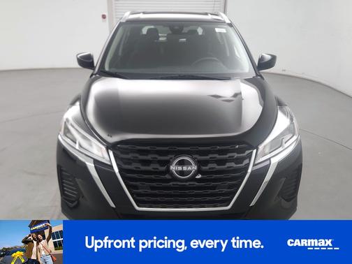 Black 2024 Nissan Kicks SV