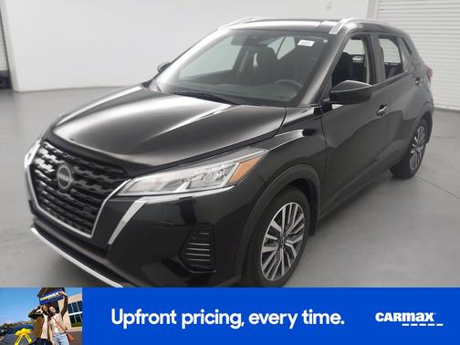 Black 2024 Nissan Kicks SV
