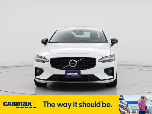 2022 Volvo S60 B5 R-Design