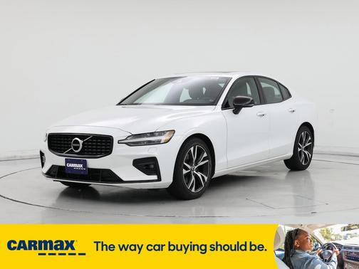 2022 Volvo S60 B5 R-Design