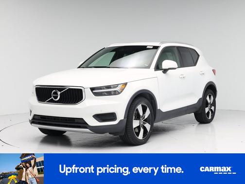 White 2020 Volvo XC40 T4 Momentum