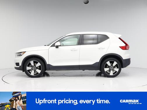 White 2020 Volvo XC40 T4 Momentum