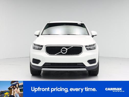 White 2020 Volvo XC40 T4 Momentum