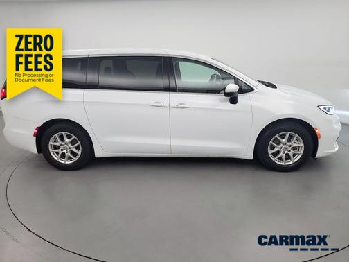 White 2023 Chrysler Pacifica Touring L