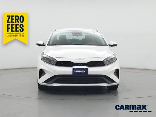 White 2023 Kia Forte LXS