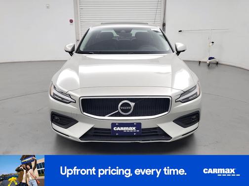 2021 Volvo S60 T6 Momentum