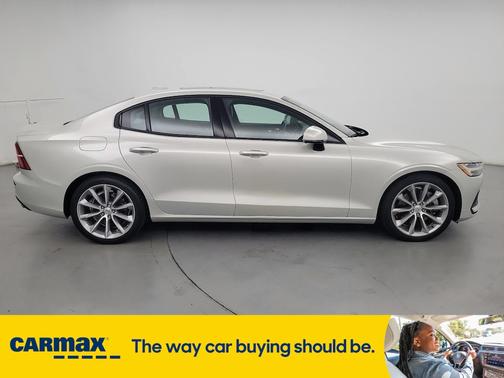 2021 Volvo S60 T6 Momentum
