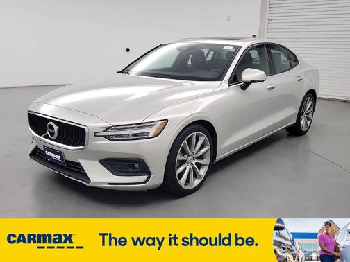 2021 Volvo S60 T6 Momentum