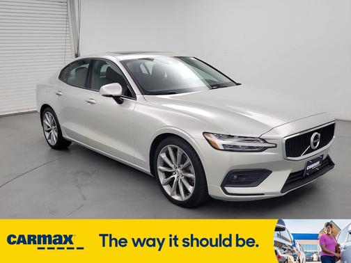 2021 Volvo S60 T6 Momentum