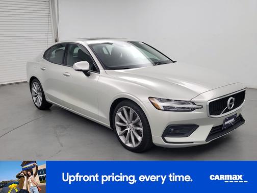 2021 Volvo S60 T6 Momentum