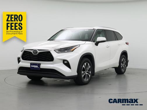 White 2021 Toyota Highlander XLE