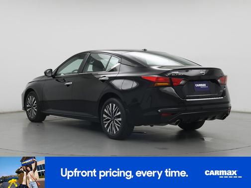 Black 2023 Nissan Altima SV