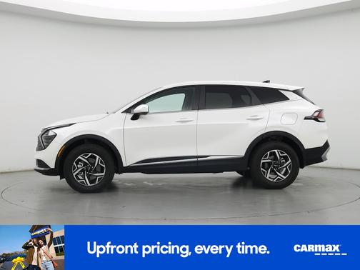 White 2025 Kia Sportage LX