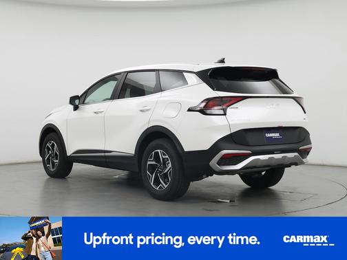White 2025 Kia Sportage LX