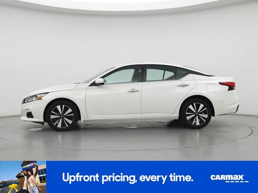 White 2021 Nissan Altima SV