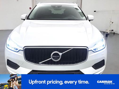 White 2019 Volvo XC60 T5 Momentum
