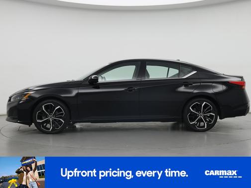 Black 2023 Nissan Altima SR