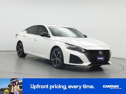 White 2023 Nissan Altima SR