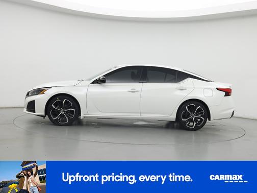White 2023 Nissan Altima SR