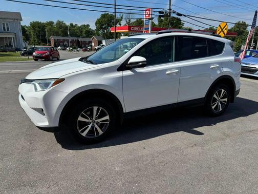 Super White 2016 Toyota RAV4 XLE