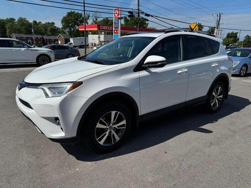 Super White 2016 Toyota RAV4 XLE