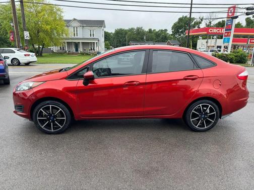 Hot Pepper Red Metallic Tinted Clearcoat 2019 Ford Fiesta SE