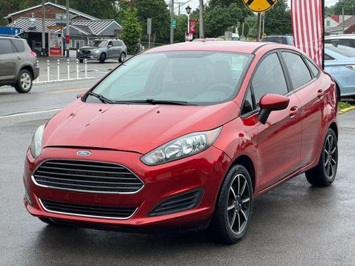 Hot Pepper Red Metallic Tinted Clearcoat 2019 Ford Fiesta SE