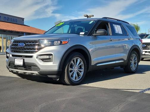 ICONIC SILVER METALLIC 2023 Ford Explorer XLT