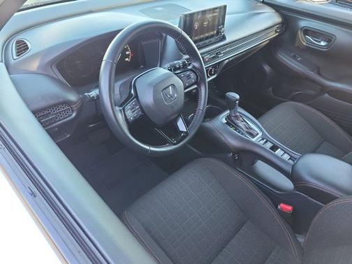 Platinum White Pearl 2025 Honda HR-V SPORT