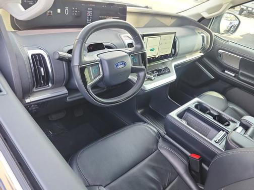 AGATE BLACK METALLIC 2025 Ford Expedition PLATINUM