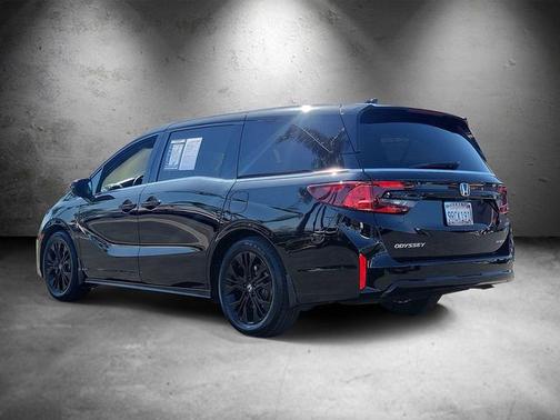 Crystal Black Pearl 2025 Honda Odyssey SPORT-L