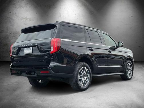 AGATE BLACK METALLIC 2025 Ford Expedition ACTIVE
