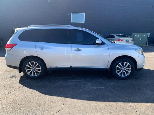 2016 Nissan Pathfinder SL