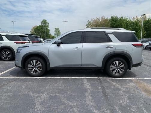 2022 Nissan Pathfinder SL 4WD